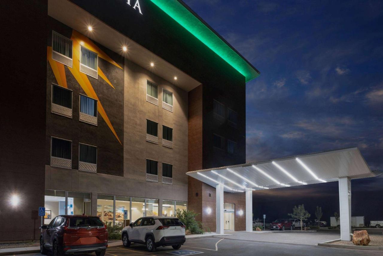 La Quinta Inn & Suites By Wyndham Holbrook Petrified Forest Bagian luar foto